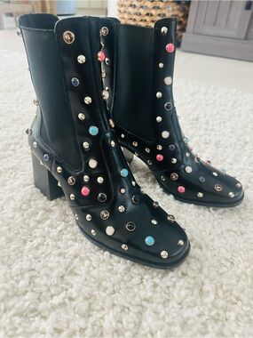 New Timeless Cecelia NY Black Whistle Studded Leather Block Heel Boots Size 7.5